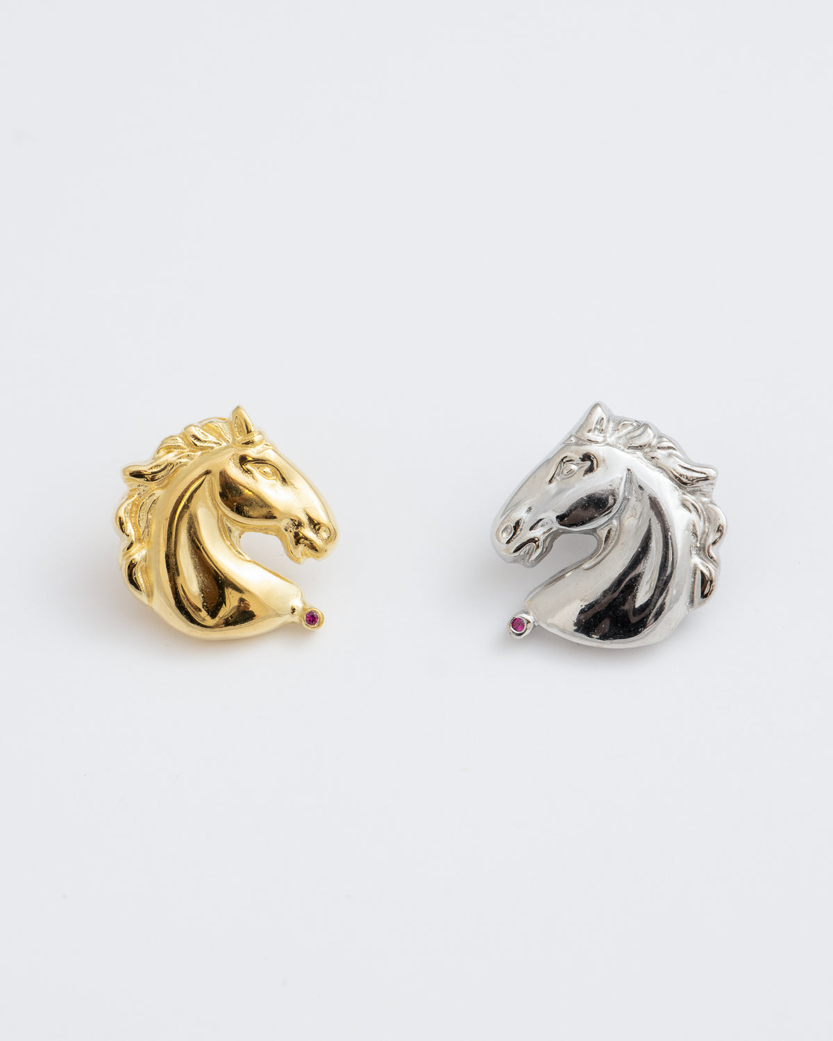 Brinco Face Cavalo Dourado e Ródio