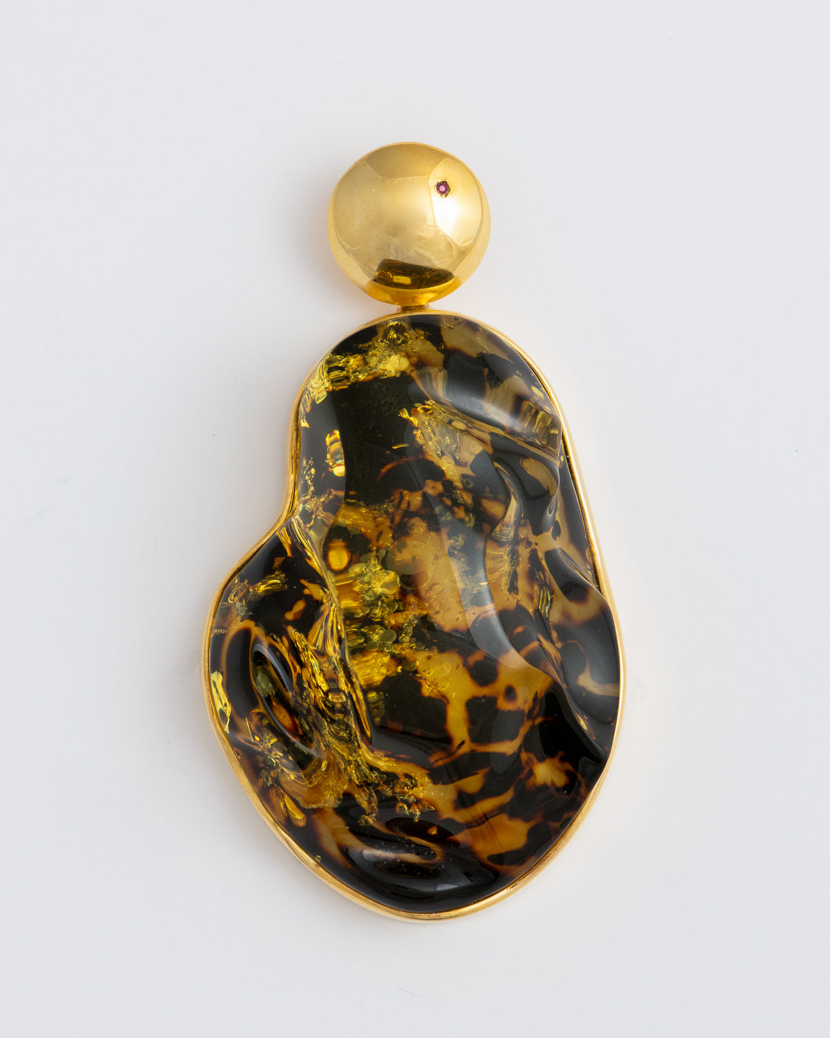 Pingente Âmbar Tartaruga Dourado