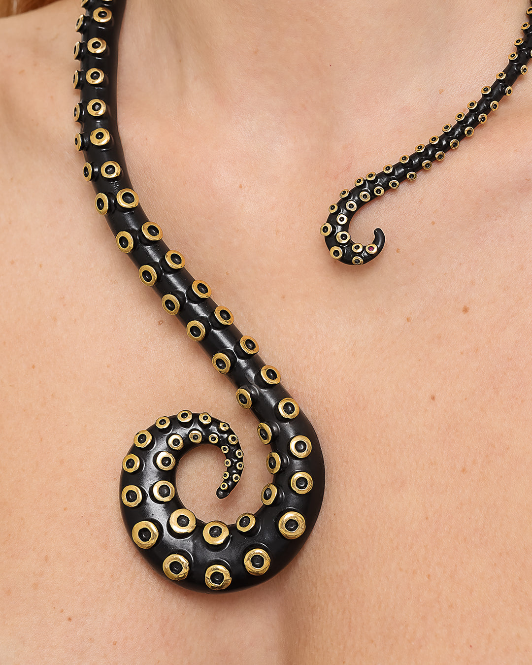 Colar Octopus Latão Com Banho Negro
