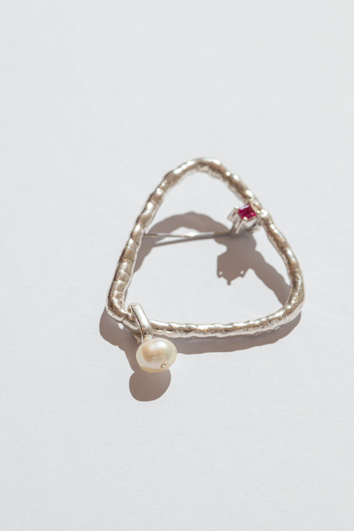 Broche Argola Tri Prata E Pérola