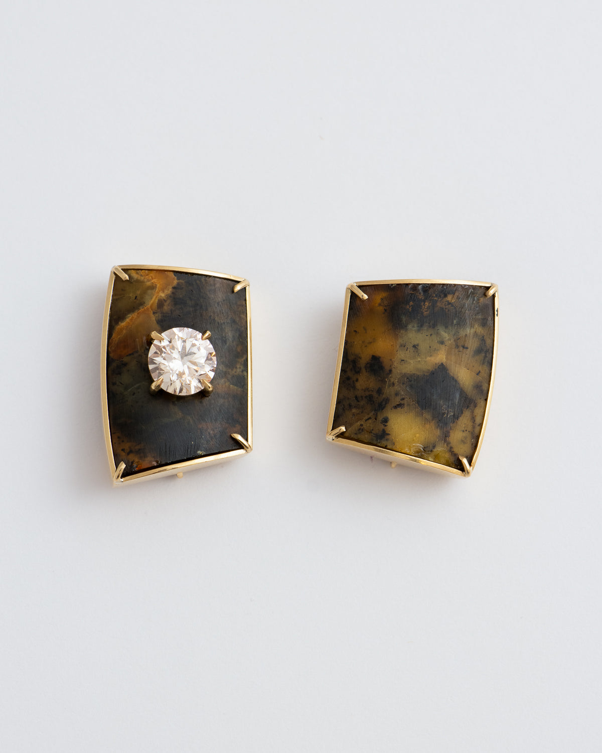 Brinco Âmbar Tartaruga e Diamante