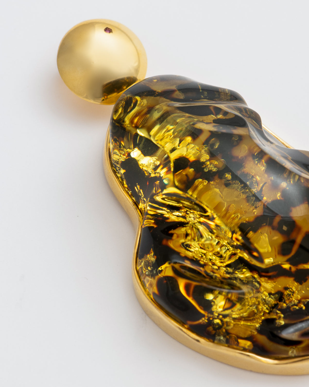 Pingente Âmbar Tartaruga Dourado