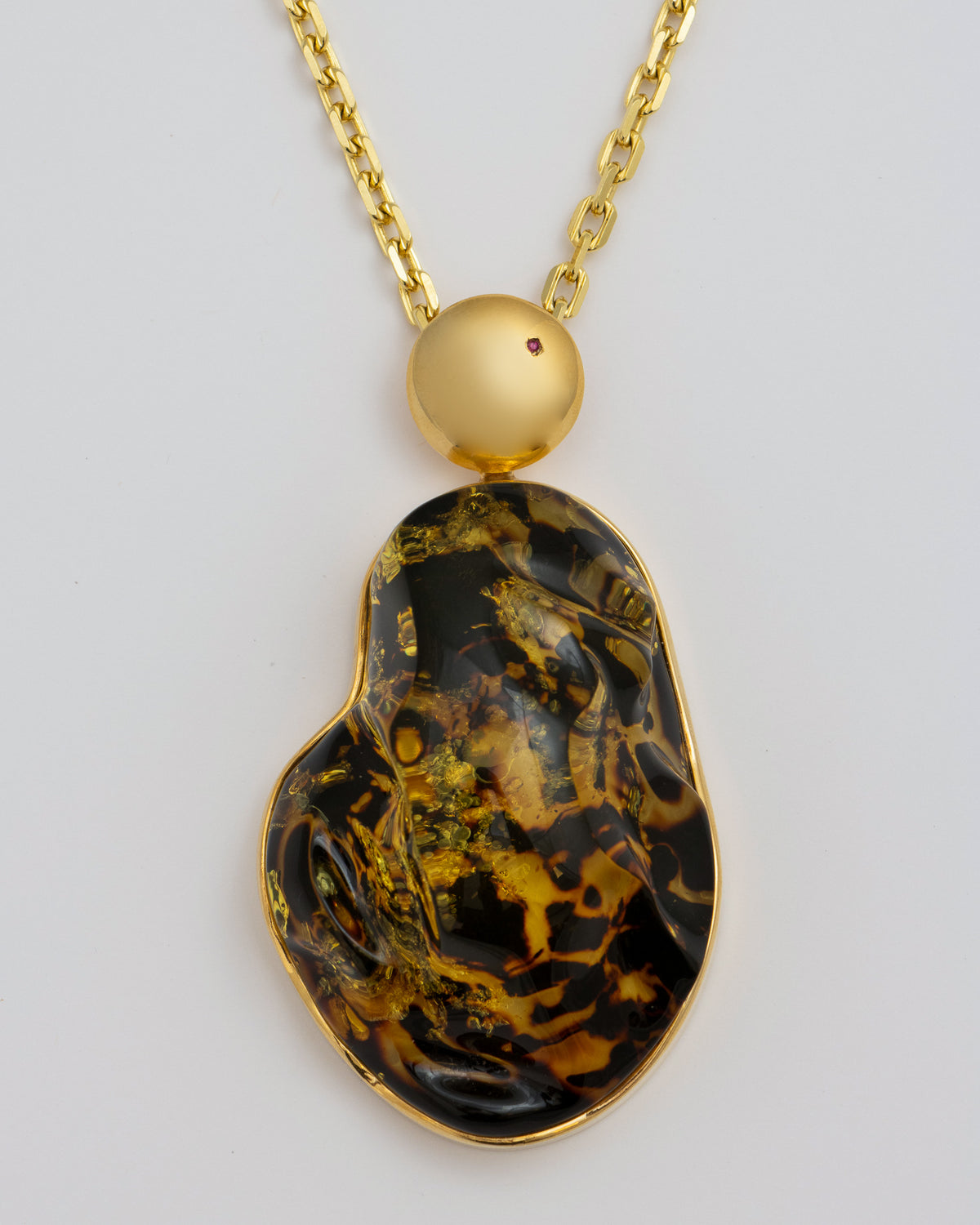 Pingente Âmbar Tartaruga Dourado