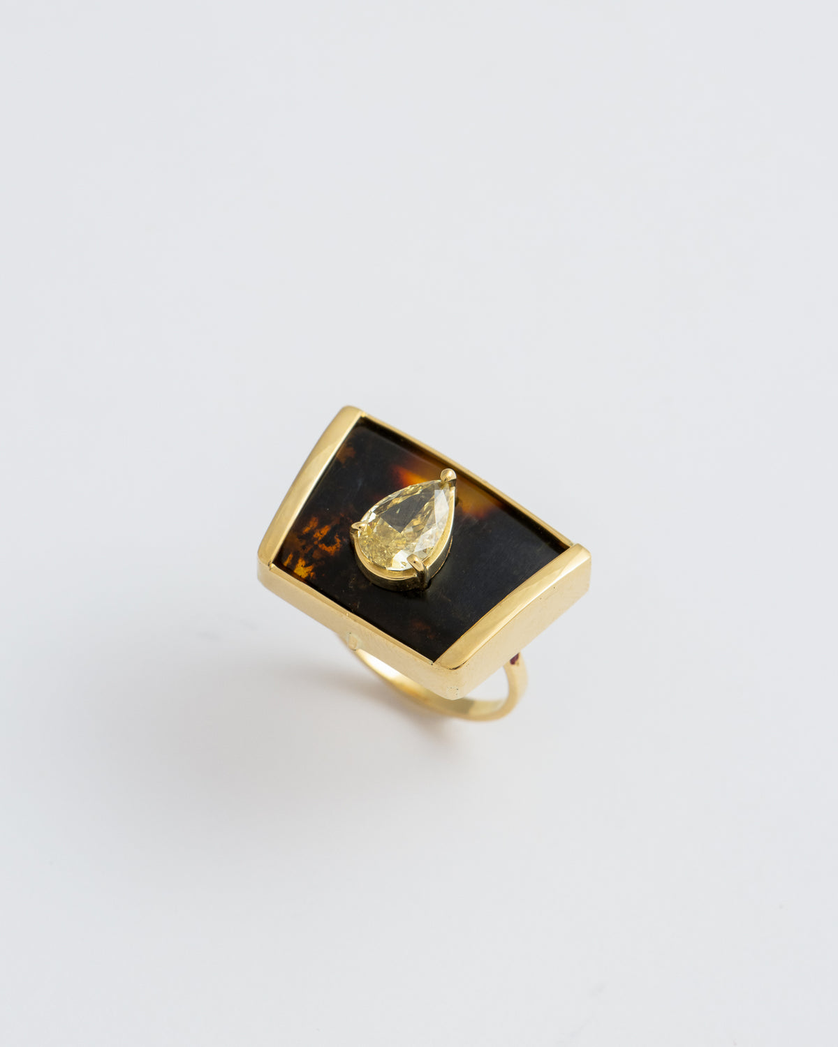 Anel Âmbar Tartaruga  e Diamante