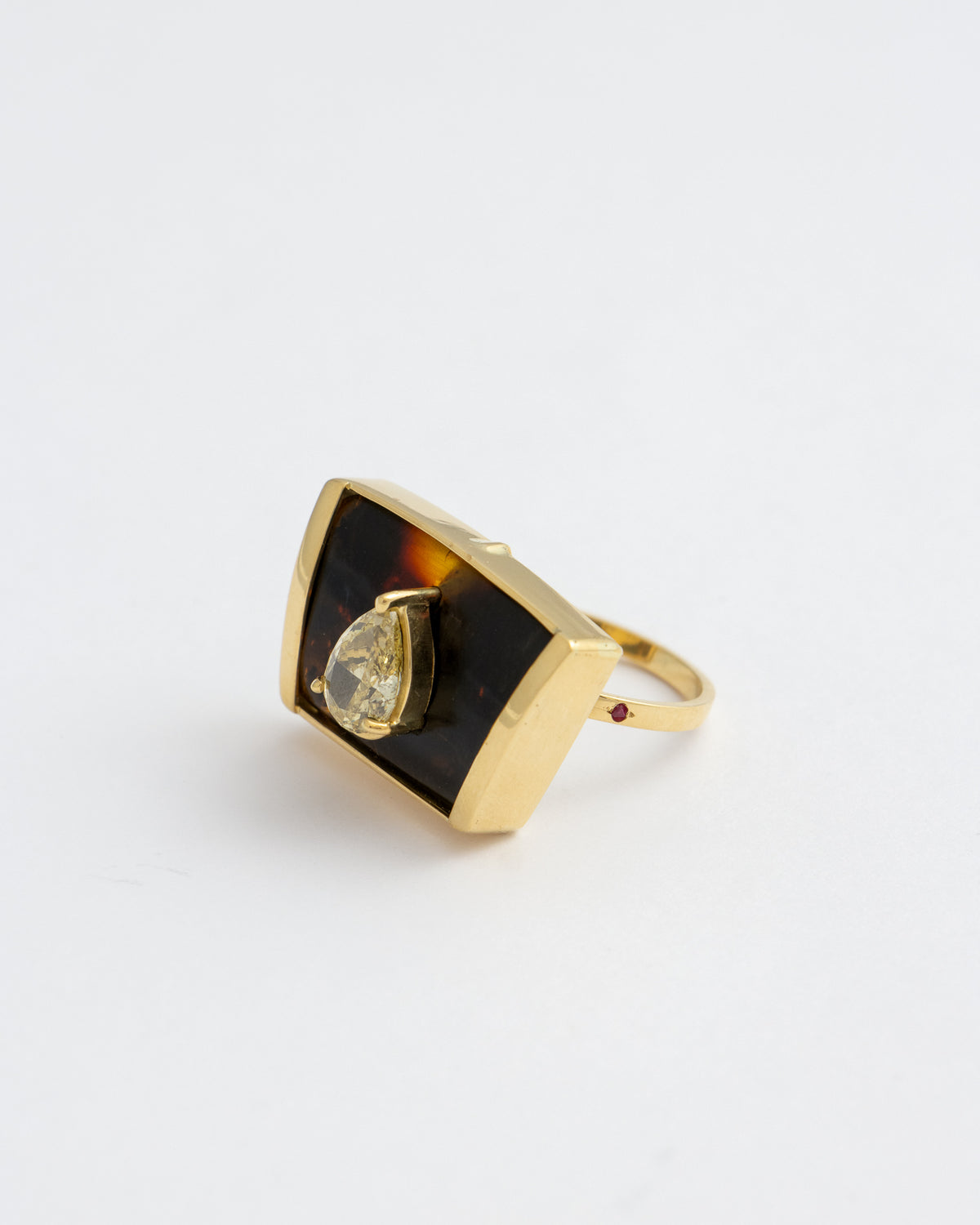 Anel Âmbar Tartaruga  e Diamante
