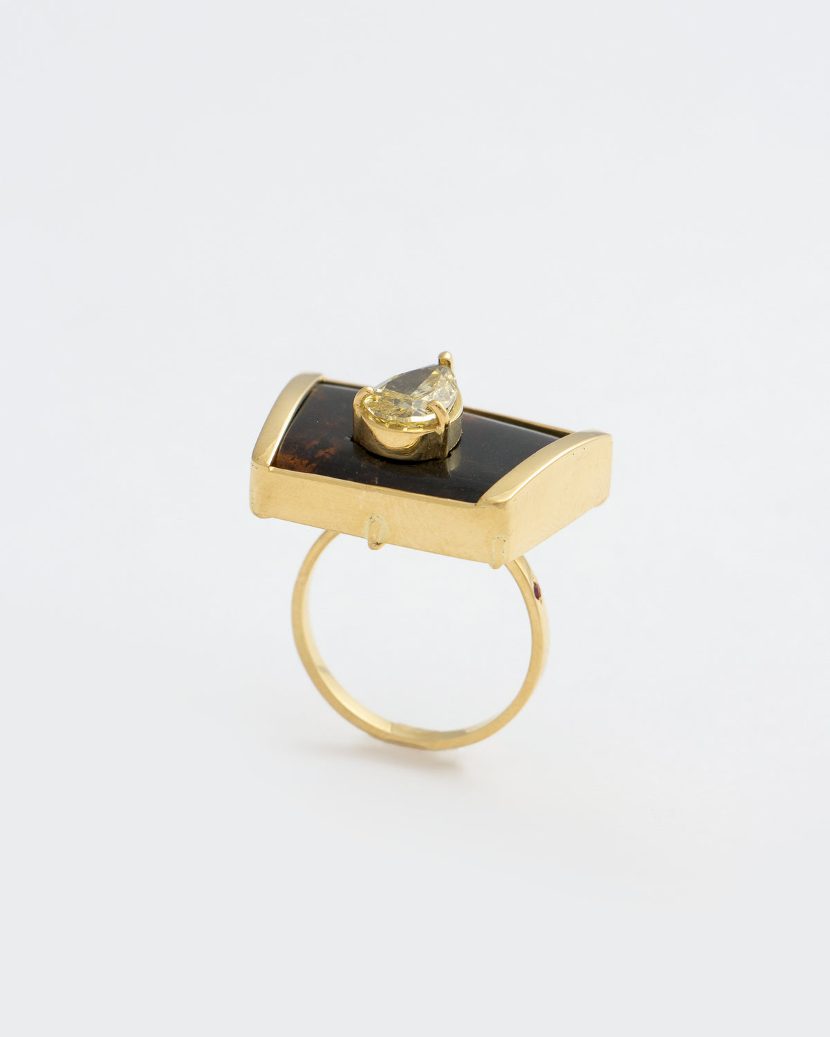 Anel Âmbar Tartaruga  e Diamante